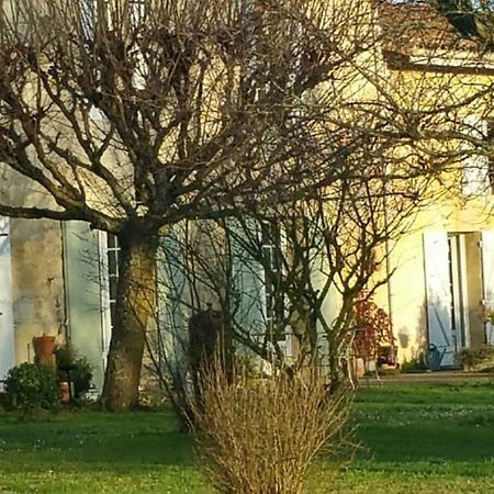 Gite Entre Bordeaux Et Saint-Emilion Genissac Exterior photo